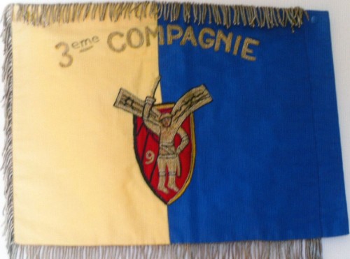 Fanion de la 3° compagnie offert au Capitaine A.de VIRIEU (1963-1964 ) à l'issue de son commandement 