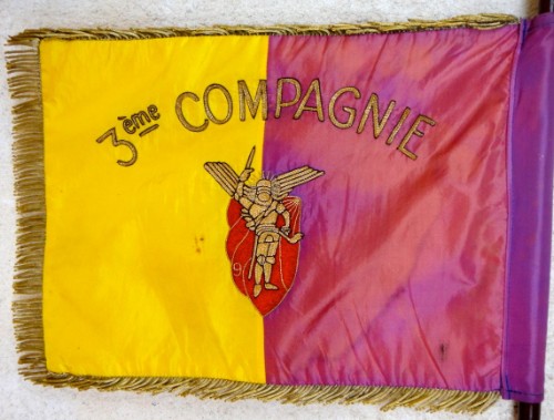 Fanion de la 3° Compagnie offert au Capitaine BOURGOGNE