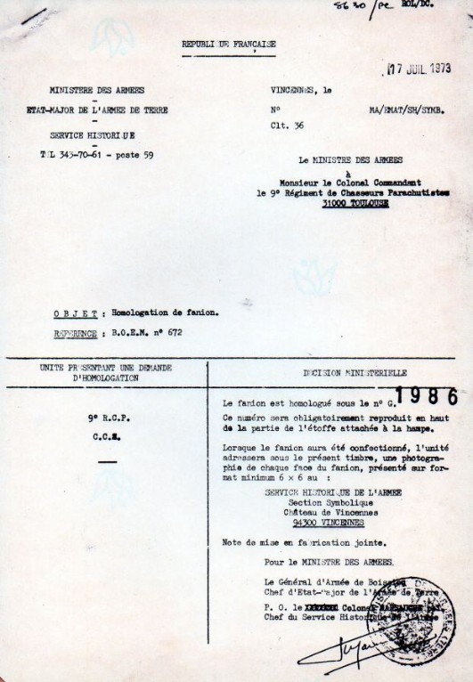 " Dossier d'homologation du Fanion de la COMPAGNIE de COMMANDEMENT et des SERVICES  (C.C.S.) sous le numéro G:1986 . "