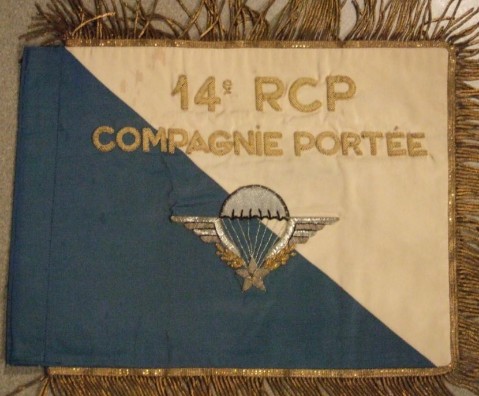 Le Fanion de la Compagnie Portée (changement d' appellation de l' Escadron en Juillet 1957 )