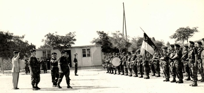 Passage en revue des troupes  lors de la prise de Commandement du Colonel Jean RENON à AIN BEIDA en Aout 1958 .Musique de la 25° DP 