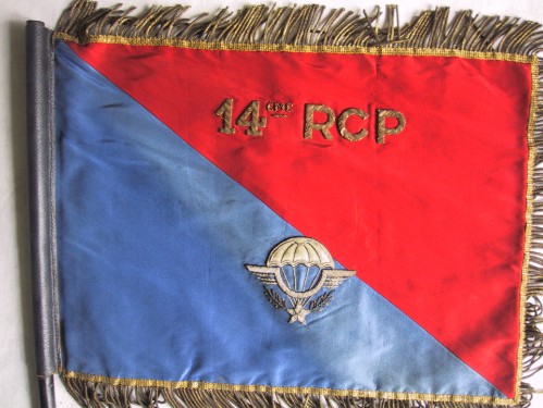 Fanion Colonel du 14° RCP . Ce Fanion a été offert au Colonel Paul OLLION à l'issue de son Commandement en Juillet 1958 